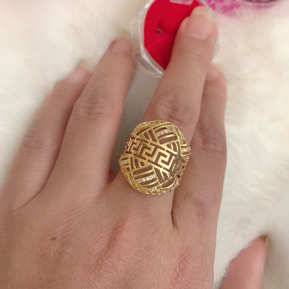 🚫SOLD🚫18Karat Solid Gold ring,size 8. - Picture 2 of 6